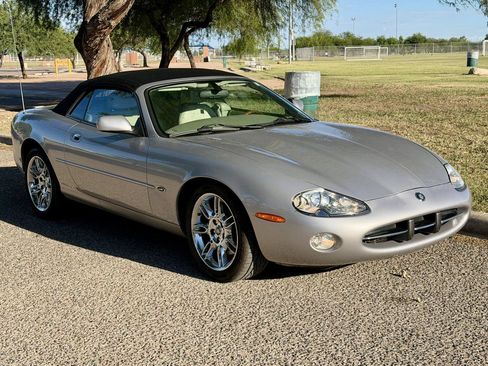 Used 2001 Jaguar XK8 Convertible RWD image 15