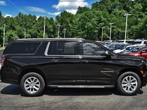 Used 2024 Chevrolet Suburban Premier w/ Premium Package 2 AWD/4WD image 6