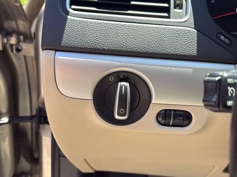 Used 2013 Volkswagen Jetta SE FWD image 16