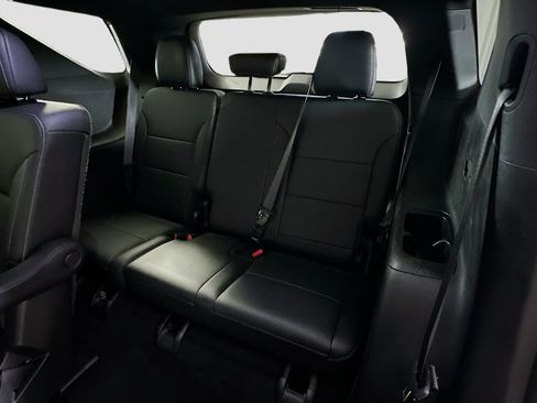 Used 2025 Chevrolet Traverse LT FWD image 29