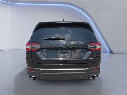 Used 2023 Honda Pilot Sport image 4