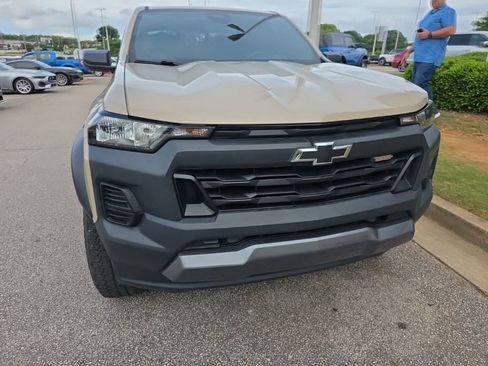 Used 2023 Chevrolet Colorado Trail Boss w/ Advanced Trailering Package AWD/4WD image 4