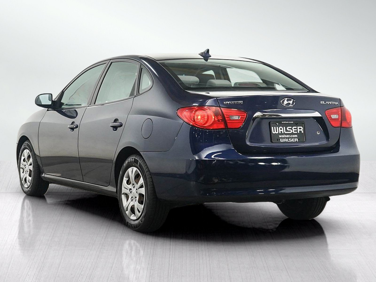 Used 2010 Hyundai Elantra GLS FWD image 3