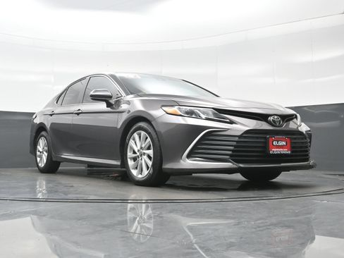 Used 2022 Toyota Camry LE FWD image 24