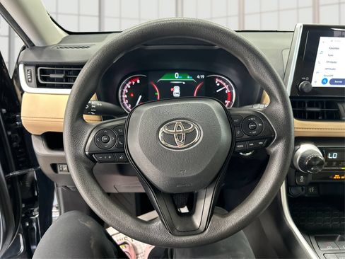 Used 2025 Toyota RAV4 XLE FWD image 17