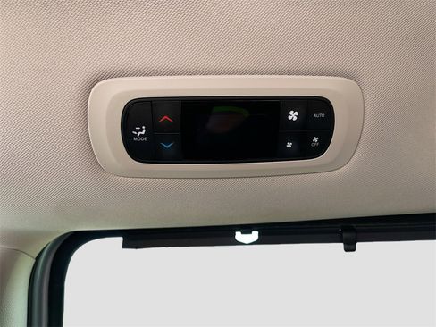 Used 2024 Chrysler Pacifica Touring-L image 24