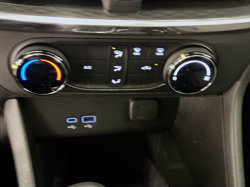 Used 2025 Buick Encore GX Preferred image 24