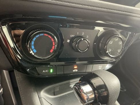 Used 2019 Honda HR-V LX image 31