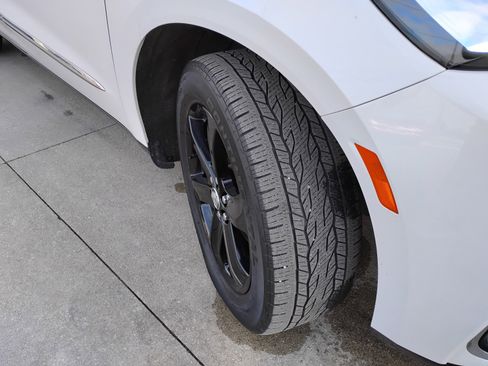 Used 2023 Buick Enclave Essence w/ Sport Touring Edition image 28