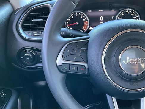 Used 2022 Jeep Renegade Latitude image 18