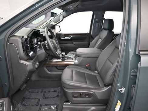 Used 2025 Chevrolet Silverado 1500 LT Trail Boss w/ Convenience Package II image 11