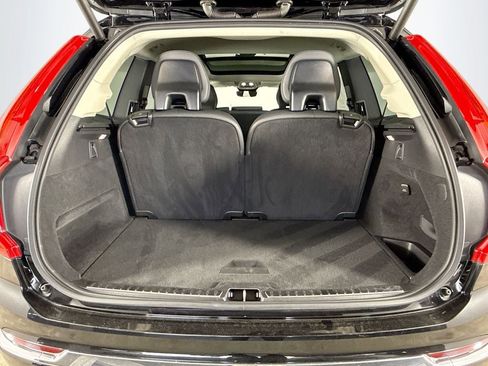 Certified 2025 Volvo XC90 B6 Plus image 27
