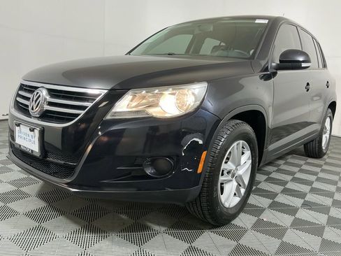 Used 2011 Volkswagen Tiguan S image 2
