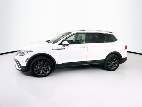 Used 2024 Volkswagen Tiguan SE FWD image 4