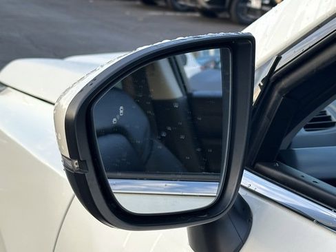 Certified 2024 Nissan Pathfinder SL image 12