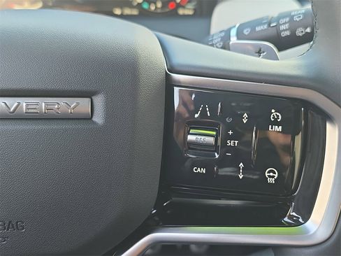 Certified 2025 Land Rover Discovery Sport Dynamic SE image 18