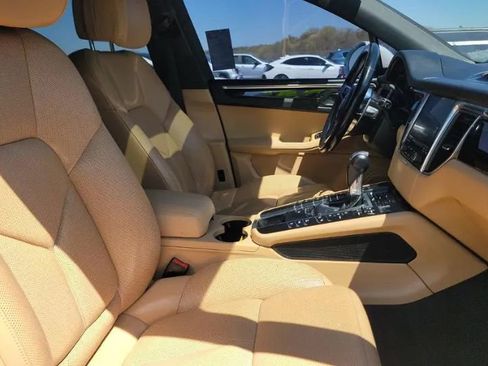 Used 2017 Porsche Macan AWD/4WD image 3