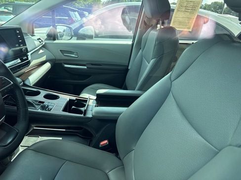 Used 2022 Toyota Sienna XLE FWD image 3