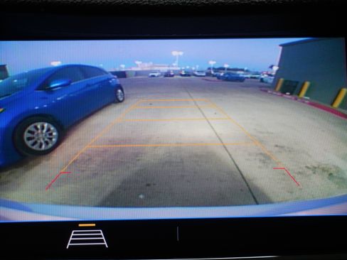 Used 2020 Chevrolet Trax LT w/ LT Convenience Package image 17