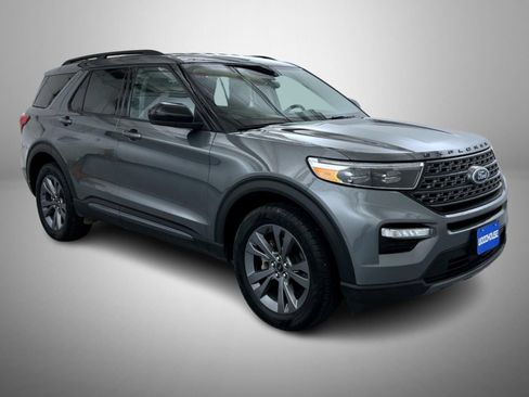 Used 2023 Ford Explorer XLT w/ Equipment Group 202A AWD/4WD image 3