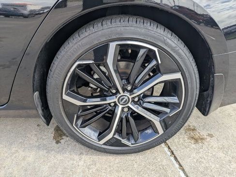 Used 2023 Nissan Altima 2.5 SR w/ SR Premium Package image 8