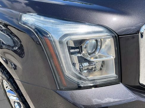 Used 2018 GMC Yukon SLT w/ Premium Edition RWD image 28