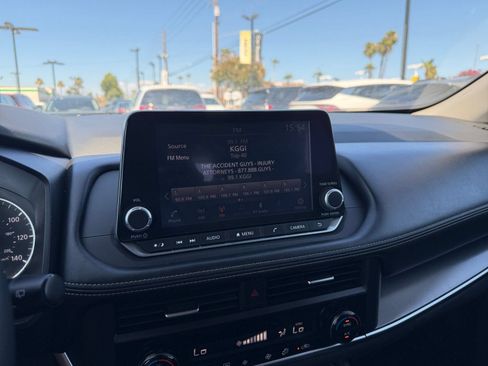 Used 2025 Nissan Rogue SV AWD/4WD image 19