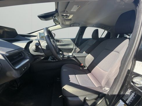 Used 2025 Toyota Prius LE FWD image 9