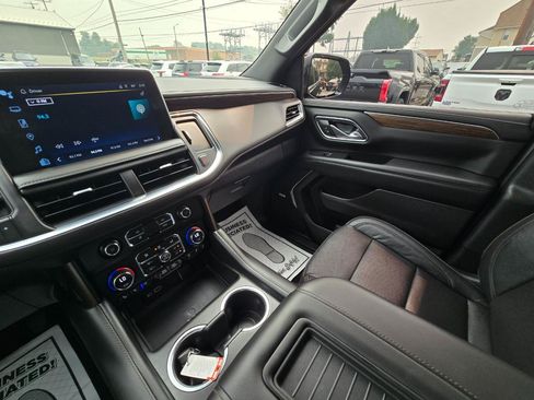 Used 2023 Chevrolet Suburban High Country AWD/4WD image 11