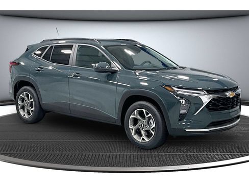 New 2026 Chevrolet Trax LT w/ LT Convenience Package FWD image 16