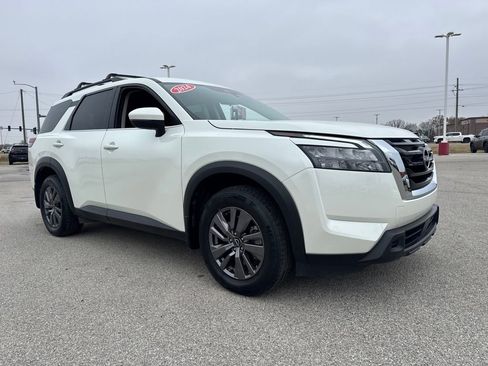 Used 2024 Nissan Pathfinder SV image 7