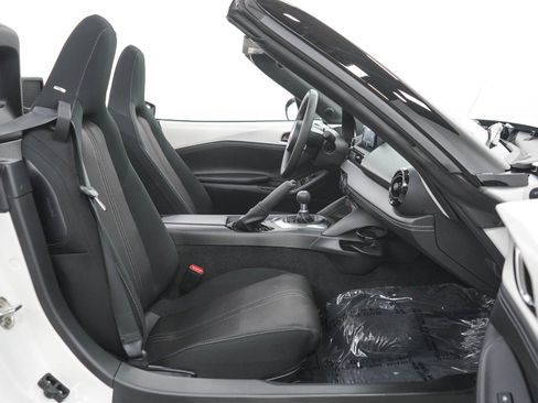 Used 2023 MAZDA MX-5 Miata Club w/ Appearance Package RWD image 12