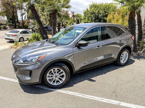 Used 2022 Ford Escape SE w/ Convenience Package FWD image 6