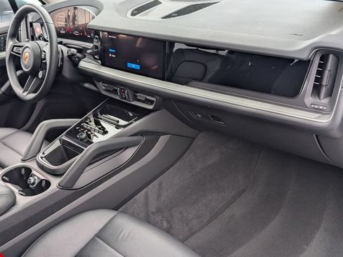 Certified 2025 Porsche Cayenne AWD/4WD image 13