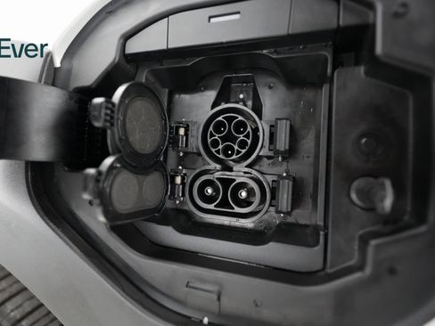 Used 2024 Subaru Solterra Touring w/ Touring Package image 23