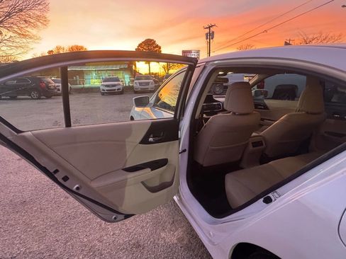 Used 2015 Honda Accord EX-L image 12