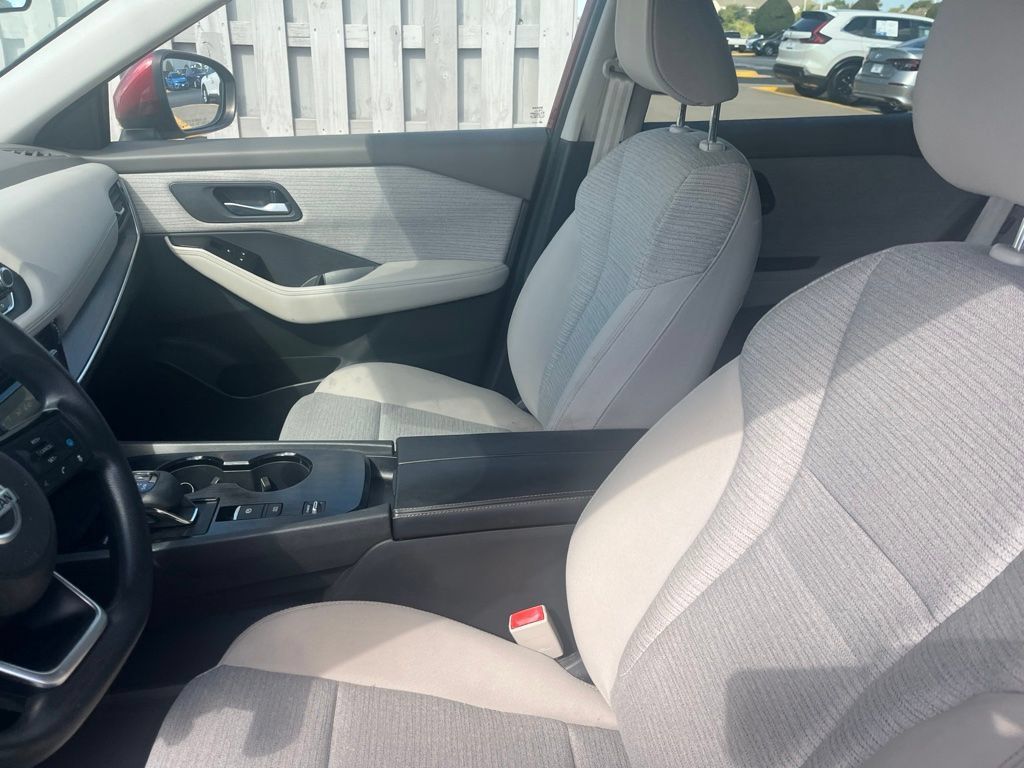 Used 2021 Nissan Rogue SV FWD image 4