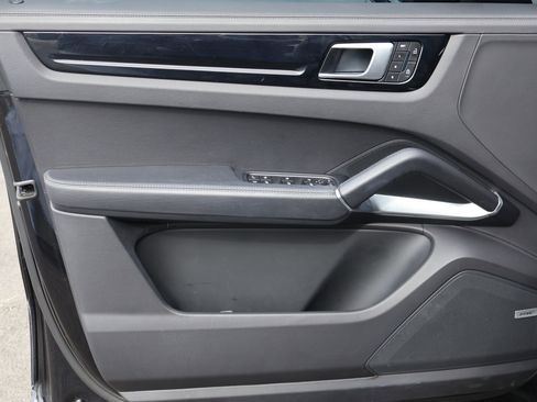 Certified 2022 Porsche Cayenne Turbo S AWD/4WD image 14