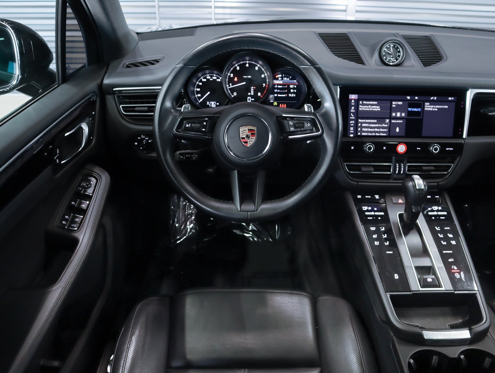 Certified 2023 Porsche Macan AWD/4WD image 15