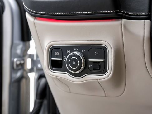 Used 2025 Mercedes-Benz G 63 AMG 4MATIC image 36