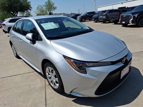 Used 2026 Toyota Corolla LE FWD image 8