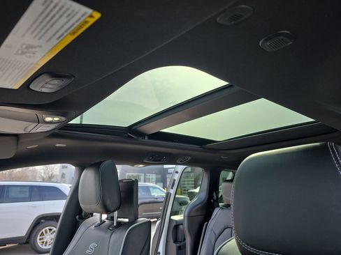 New 2026 Chrysler Pacifica Limited image 34