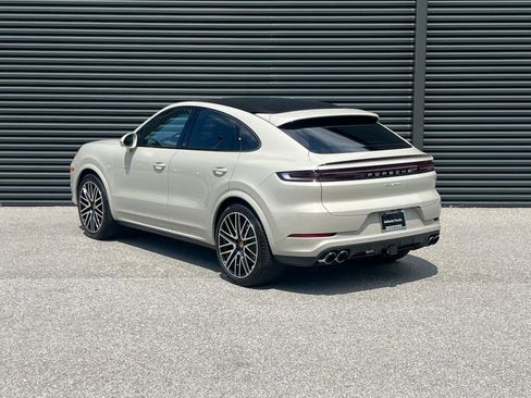 New 2025 Porsche Cayenne Coupe image 3