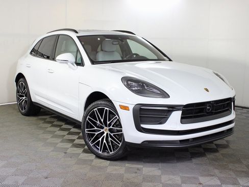 Certified 2025 Porsche Macan image 9