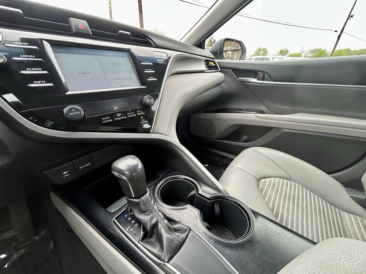 Used 2018 Toyota Camry SE FWD image 26