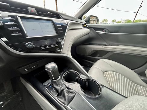 Used 2018 Toyota Camry SE FWD image 26