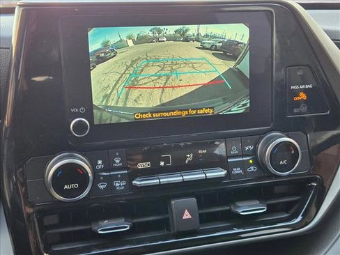 Used 2023 Toyota Highlander L image 13