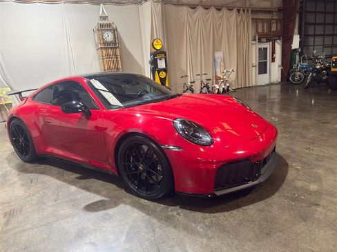Used 2026 Porsche 911 GTS image 5