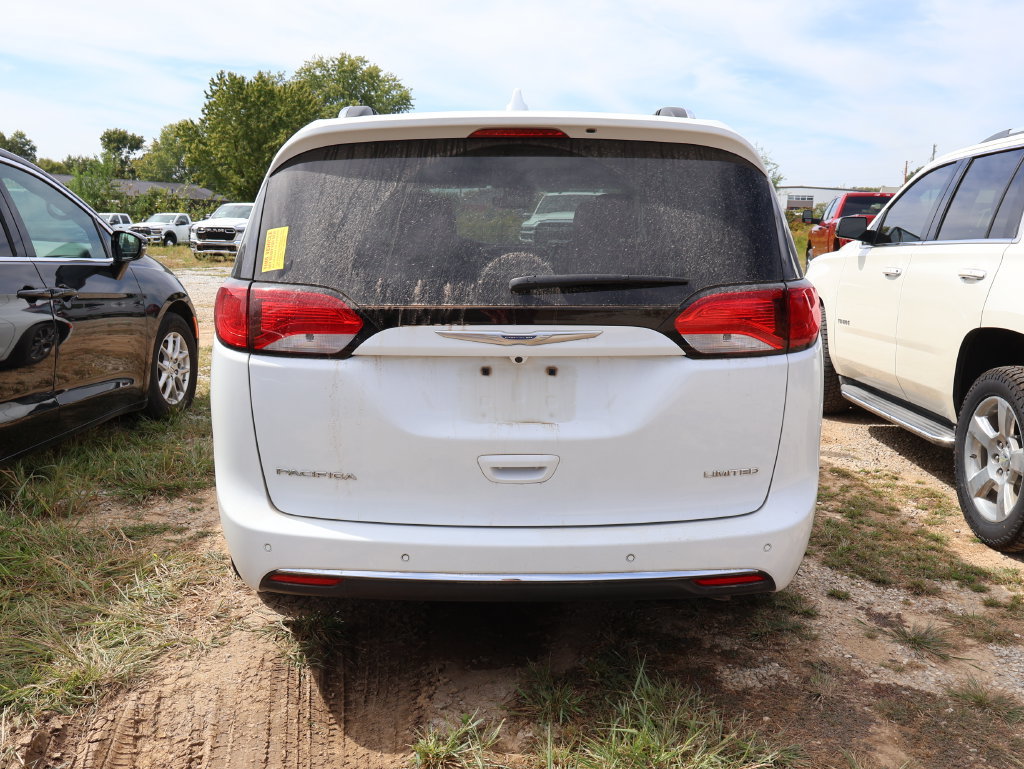 Used 2017 Chrysler Pacifica Limited w/ Advanced Safetytec Group FWD image 19