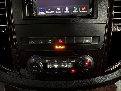 Used 2016 Mercedes-Benz Metris Passenger image 24